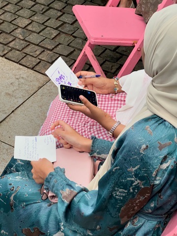 A Kifayat participant creating and sharing letterforms